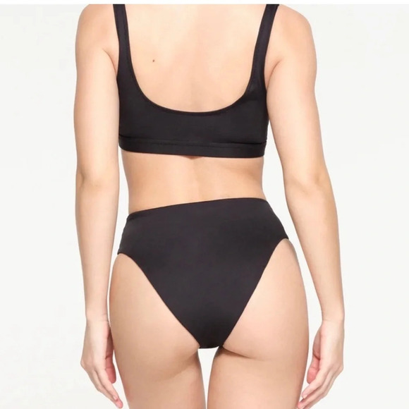 NWT SKIMS Mid  Waist Onyx Black Swim Bottom S - Picture 2 of 4